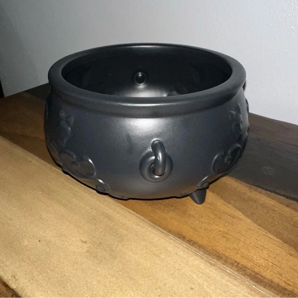 Bath and Body Works Halloween Bat Body Care Holder Cauldron Pedestal